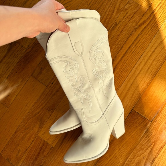 Boots - Picture 2 of 3